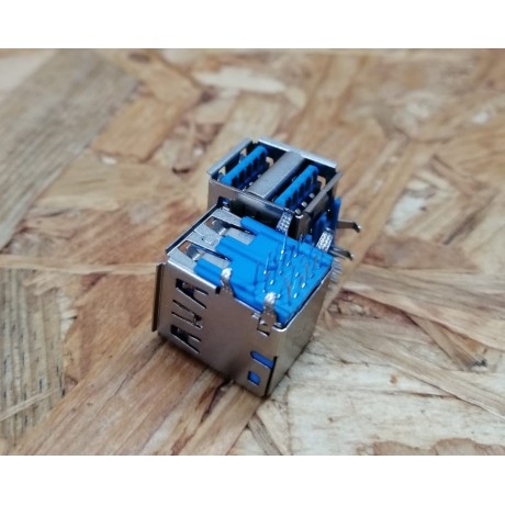 Conector de USB C/ Ligação em Cima C/ Tamanho A: 15 mm L: 13 mm C:18 mm P:18 Ref: 20