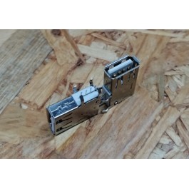 Conector de USB Lateral C/ Ligação em Baixo C/ Tamanho A: 6 mm L: 13 mm C:19 mm P:4 Ref: 06