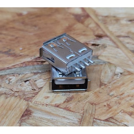 Conector de USB C/ Ligação em Baixo C/ Tamanho A: 6 mm L: 13 mm C:14 mm P:4 Ref: 113