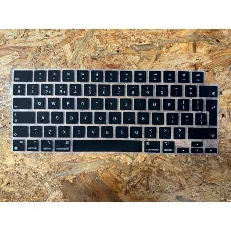 Proteção de Borracha de Teclado Preto Macbook Air 13.6 / Macbook A2681